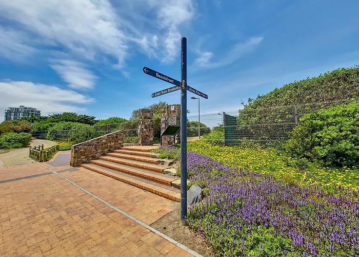 Tranquil Family Home In Green Point