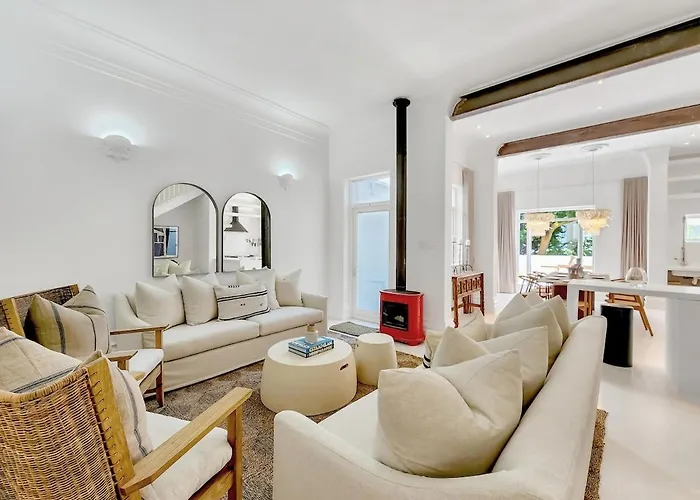 Tranquil Family Home In Green Point
