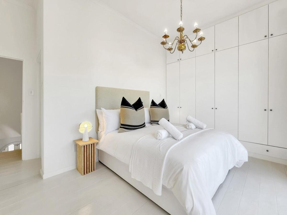 Tranquil Family In Point * Cape Town